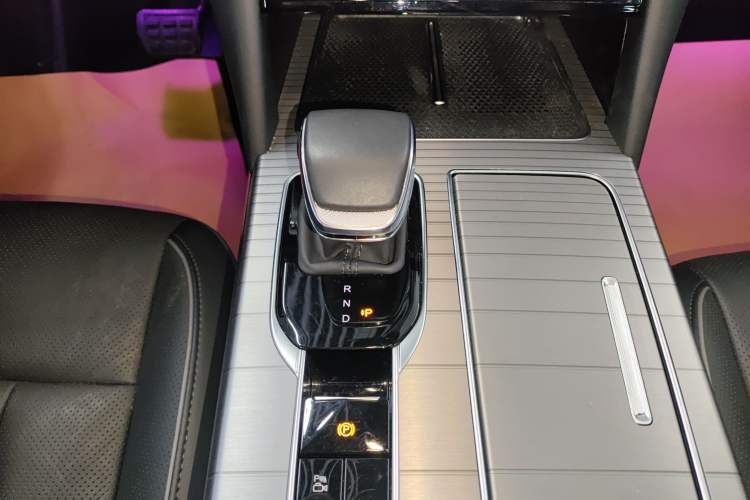 Used Hongqi HS7 PHEV 2024 2.0T PHEV Four-Wheel Drive Flagship Edition 6 Seats Gear Lever