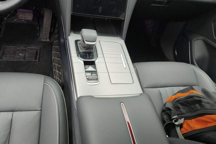 Used Hongqi HS7 PHEV 2024 2.0T PHEV Four-Wheel Drive Flagship Edition 6 Seats Gear Lever