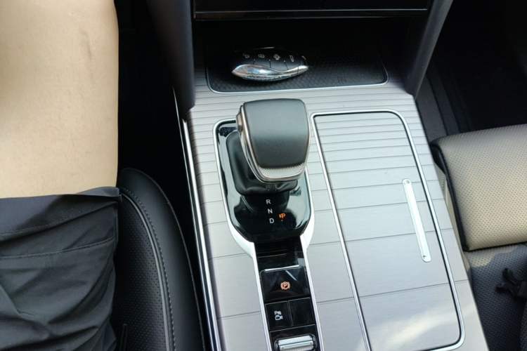 Used Hongqi HS7 PHEV 2024 2.0T PHEV Four-Wheel-Drive Flagship Edition 6 Seats Gear Lever