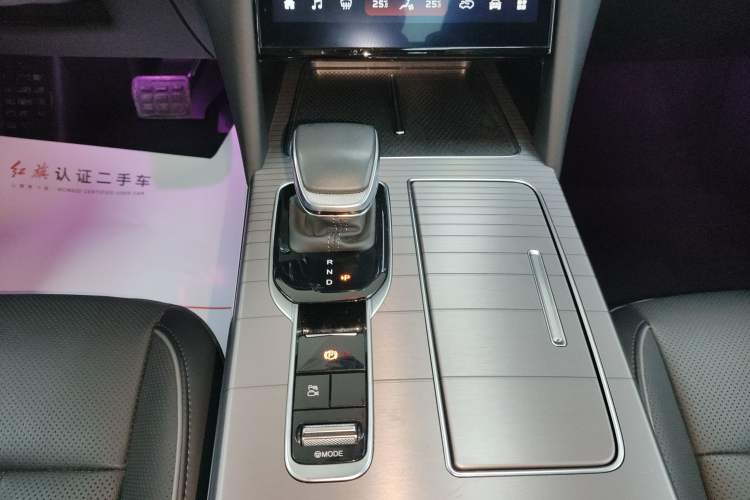 Used Hongqi HS7 PHEV 2024 2.0T PHEV Four-Wheel Drive Flagship Edition 6 Seats Gear Lever