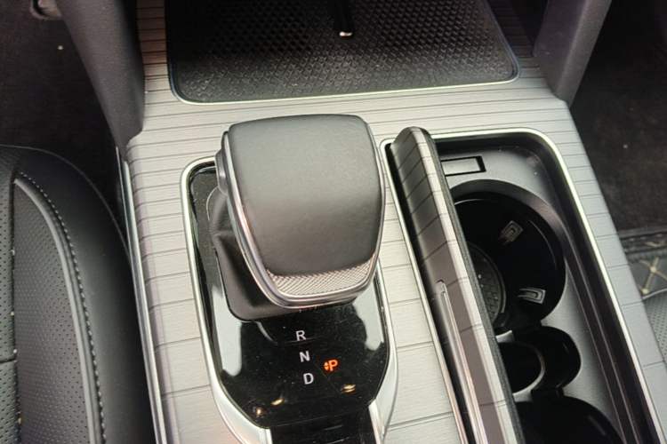 Used Hongqi HS7 PHEV 2024 2.0T PHEV Four-Wheel Drive Flagship Edition 6 Seats Gear Lever