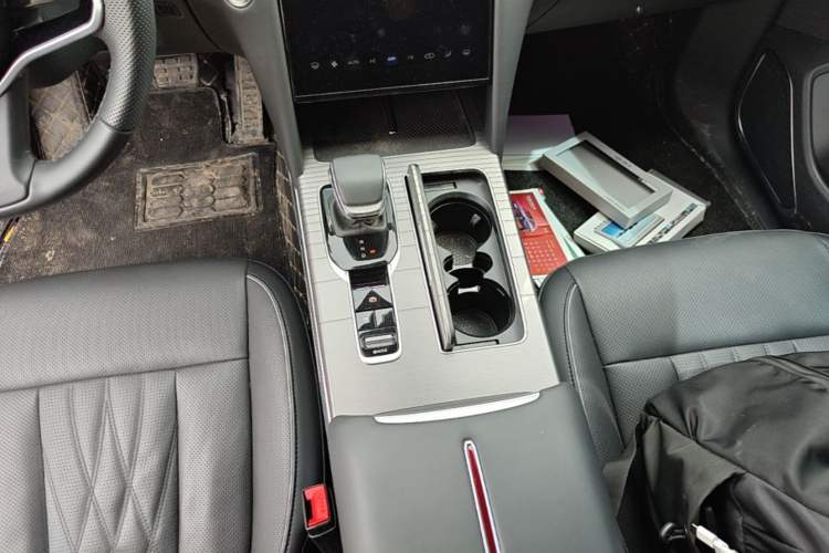 Used Hongqi HS7 PHEV 2024 2.0T PHEV Four-Wheel Drive Flagship Edition 7 Seats Gear Lever