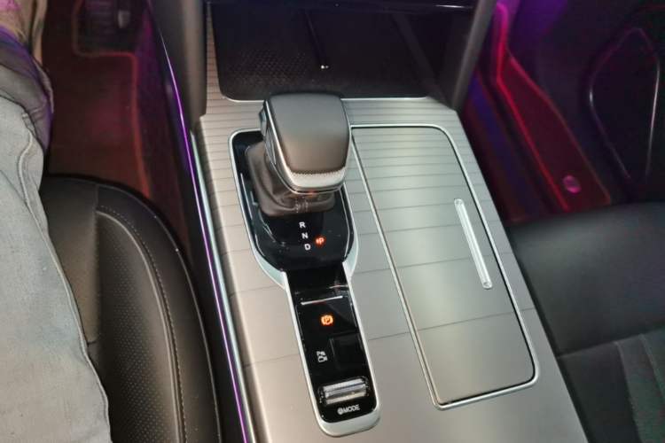 Used Hongqi HS7 PHEV 2024 2.0T PHEV Four-Wheel Drive Flagship Edition 6 Seats Gear Lever