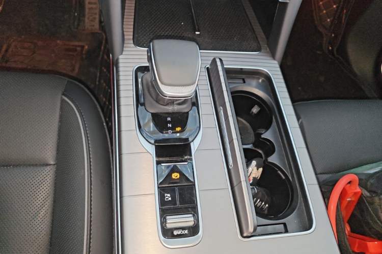 Used Hongqi HS7 PHEV 2024 2.0T PHEV Four-Wheel Drive Flagship Edition 7 Seats Gear Lever