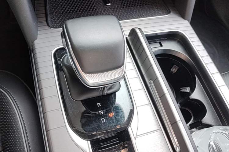 Used Hongqi HS7 PHEV 2024 2.0T PHEV Four-Wheel Drive Flagship Edition 6 Seats Gear Lever