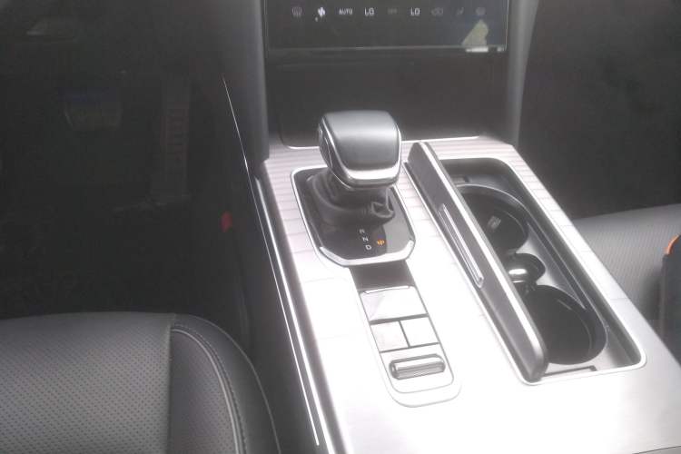 Used Hongqi HS7 PHEV 2024 2.0T PHEV Four-Wheel Drive Flagship Edition 6 Seats Gear Lever