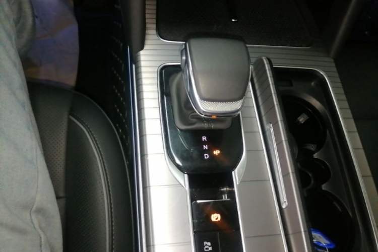 Used Hongqi HS7 PHEV 2024 2.0T PHEV Four-Wheel Drive Flagship Edition 6 Seats Gear Lever