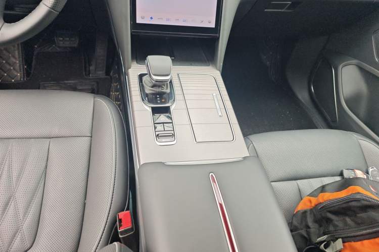 Used Hongqi HS7 PHEV 2024 2.0T PHEV Four-Wheel Drive Flagship Edition 6 Seats Gear Lever