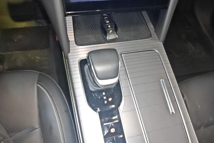 Used Hongqi HS7 PHEV 2024 2.0T PHEV Four-Wheel Drive Flagship Edition 6 Seats Gear Lever