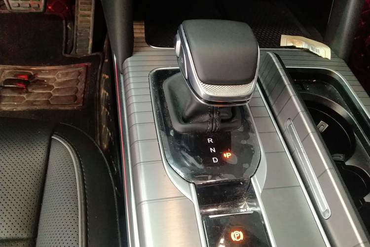 Used Hongqi HS7 PHEV 2024 2.0T PHEV Four-Wheel Drive Flagship Edition 6 Seats Gear Lever