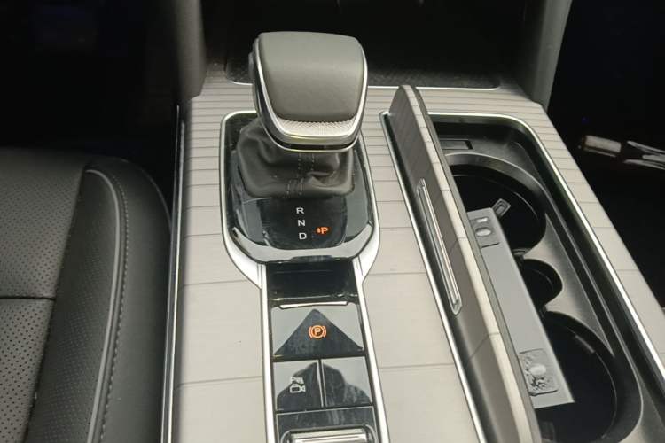 Used Hongqi HS7 PHEV 2024 2.0T PHEV Four-Wheel Drive Flagship Edition 7 Seats Gear Lever