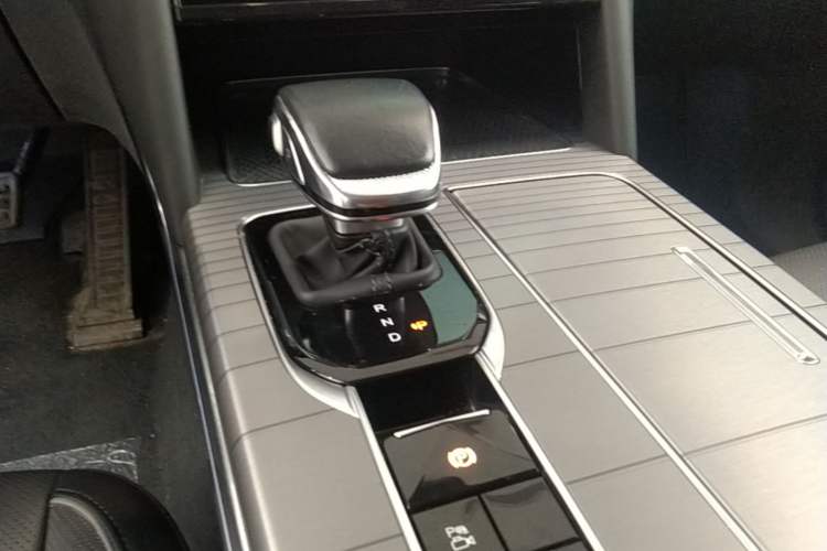 Used Hongqi HS7 PHEV 2024 2.0T PHEV Four-Wheel Drive Flagship Edition 7 Seats Gear Lever