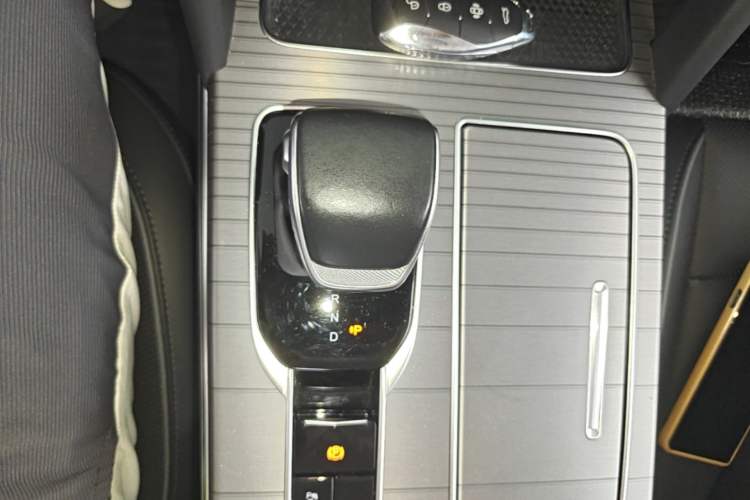 Used Hongqi HS7 PHEV 2024 2.0T PHEV Four-Wheel Drive Flagship Edition 6 Seats Gear Lever