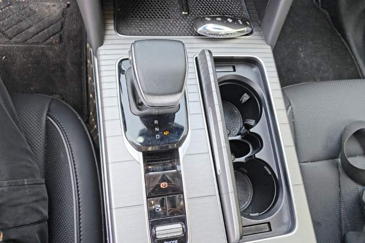 Used Hongqi HS7 PHEV 2024 2.0T PHEV Four-Wheel Drive Flagship Edition 7 Seats Gear Lever