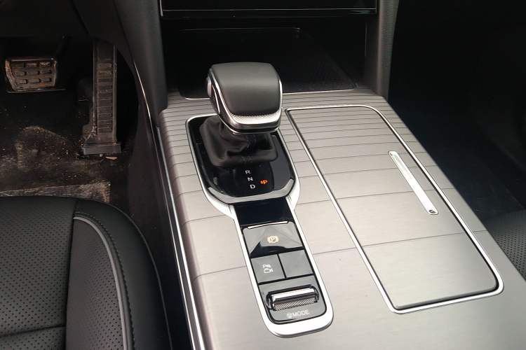 Used Hongqi HS7 PHEV 2024 2.0T PHEV Four-Wheel Drive Flagship Edition 6 Seats Gear Lever