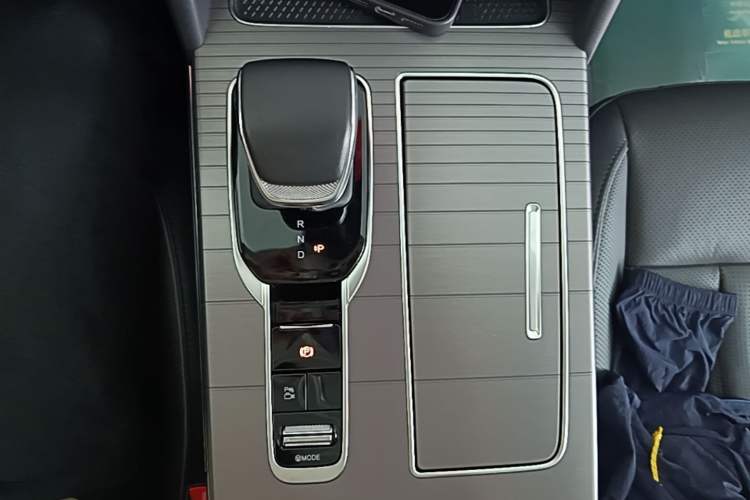 Used Hongqi HS7 PHEV 2024 2.0T PHEV Four-Wheel Drive Flagship Edition 6 Seats Gear Lever