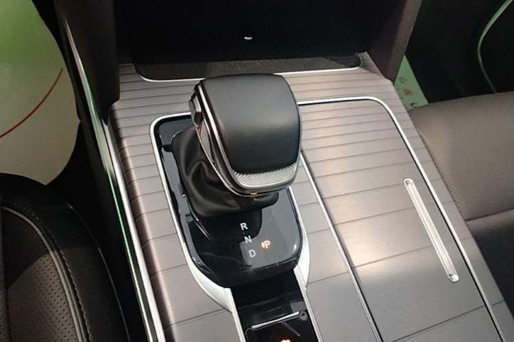 Used Hongqi HS7 PHEV 2024 2.0T PHEV Four-Wheel Drive Flagship Edition 6 Seats Gear Lever