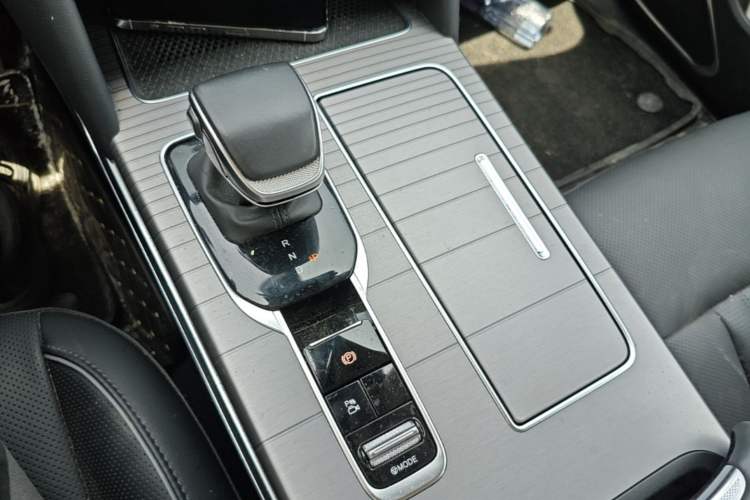 Used Hongqi HS7 PHEV 2024 2.0T PHEV Four-Wheel Drive Flagship Edition 7 Seats Gear Lever