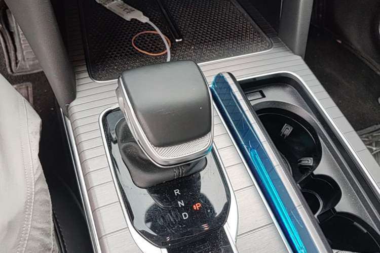 Used Hongqi HS7 PHEV 2024 2.0T PHEV Four-Wheel Drive Flagship Edition 7 Seats Gear Lever