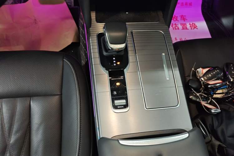 Used Hongqi HS7 PHEV 2024 2.0T PHEV Four-Wheel Drive Flagship Edition 6 Seats Gear Lever