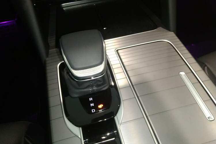 Used Hongqi HS7 PHEV 2024 2.0T PHEV Four-Wheel Drive Flagship Edition 7 Seats Gear Lever