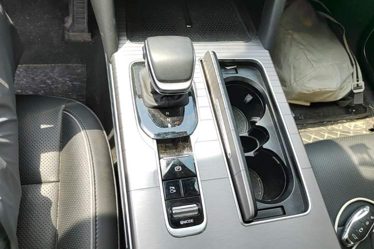Used Hongqi HS7 PHEV 2024 2.0T PHEV Four-Wheel Drive Flagship Edition 7 Seats Gear Lever
