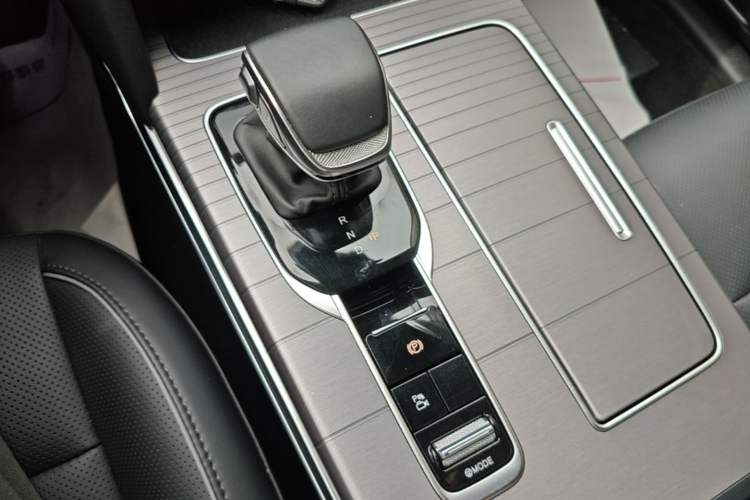 Used Hongqi HS7 PHEV 2024 2.0T PHEV Four-Wheel Drive Flagship Edition 6 Seats Gear Lever