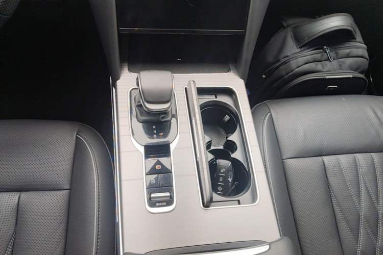 Used Hongqi HS7 PHEV 2024 2.0T PHEV Four-Wheel Drive Flagship Edition 6 Seats Gear Lever