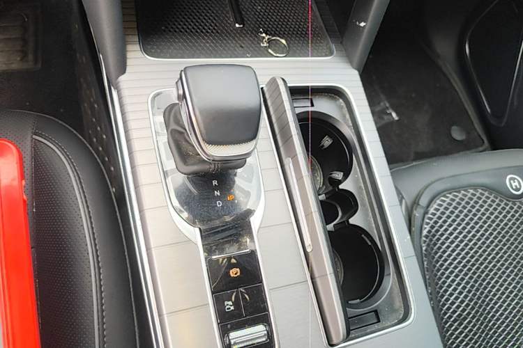 Used Hongqi HS7 PHEV 2024 2.0T PHEV Four-Wheel Drive Flagship Edition 6 Seats Gear Lever