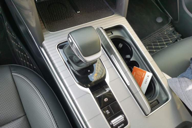 Used Hongqi HS7 PHEV 2024 2.0T PHEV Four-Wheel Drive Flagship Edition 6 Seats Gear Lever