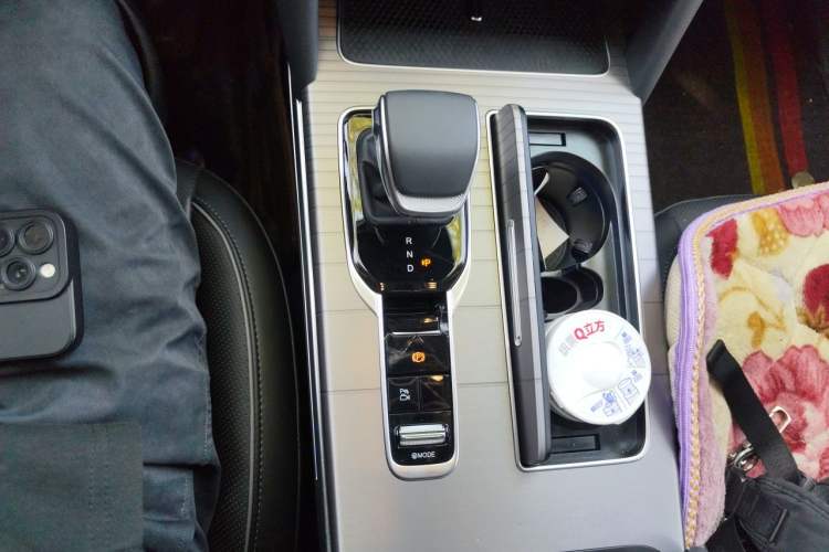 Used Hongqi HS7 PHEV 2024 2.0T PHEV Four-Wheel Drive Flagship Edition 7 Seats Gear Lever
