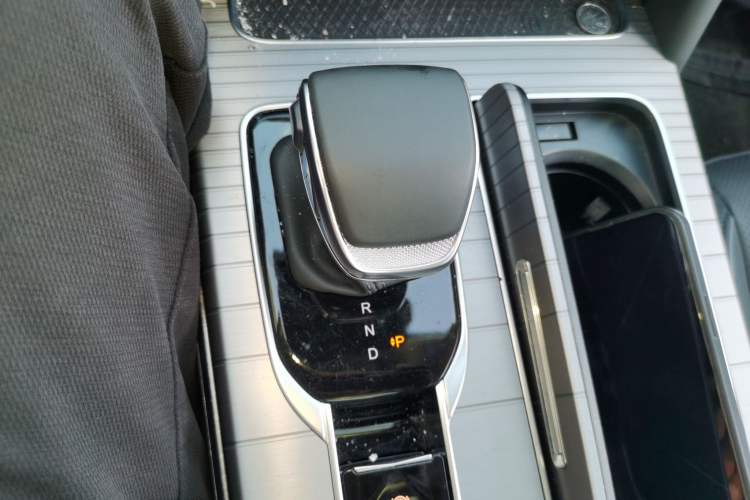 Used Hongqi HS7 PHEV 2024 2.0T PHEV Four-Wheel Drive Flagship Edition 7 Seats Gear Lever