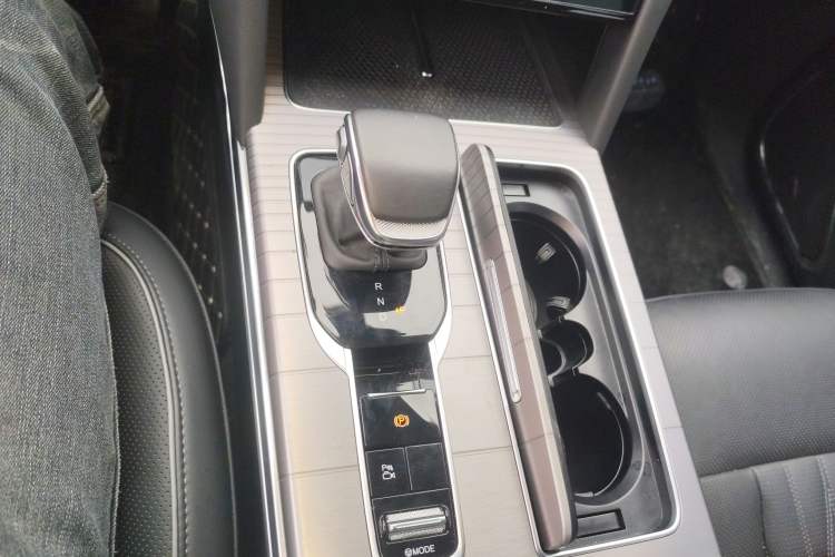 Used Hongqi HS7 PHEV 2024 2.0T PHEV Four-Wheel Drive Flagship Edition 6 Seats Gear Lever
