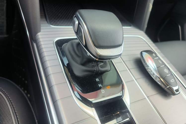 Used Hongqi HS7 PHEV 2024 2.0T PHEV Four-Wheel Drive Flagship Edition 7 Seats Gear Lever