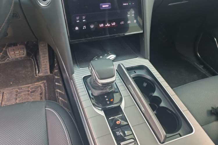 Used Hongqi HS7 PHEV 2024 2.0T PHEV Four-Wheel Drive Flagship Edition 7 Seats Gear Lever