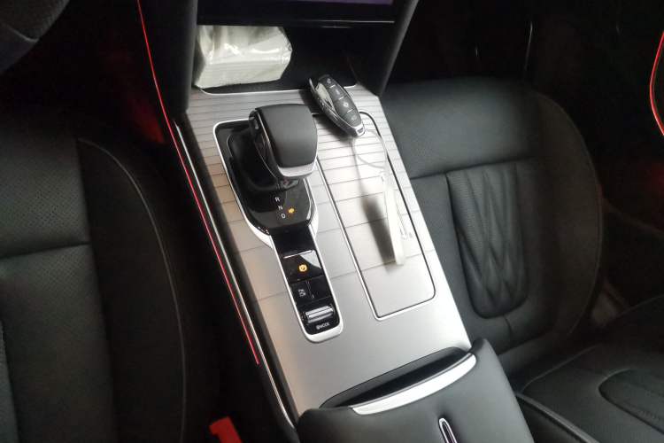 Used Hongqi HS7 PHEV 2024 2.0T PHEV Four-Wheel Drive Flagship Edition 7 Seats Gear Lever