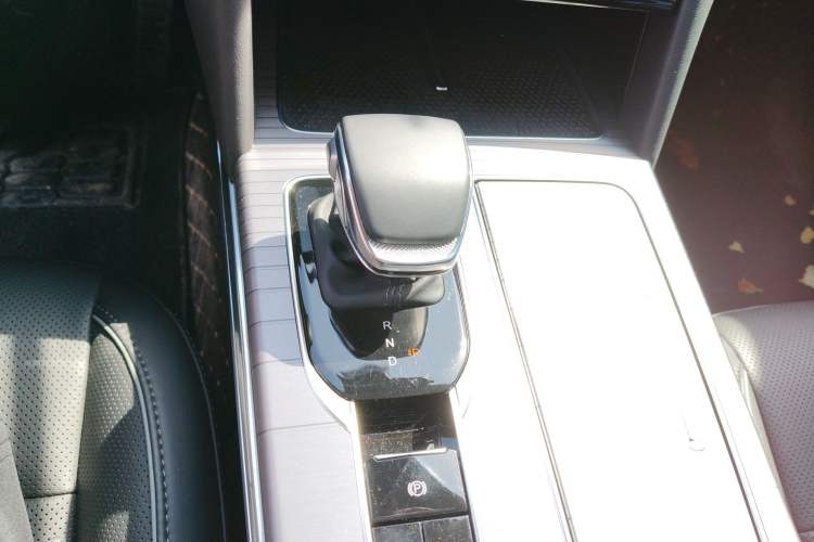 Used Hongqi HS7 PHEV 2024 2.0T PHEV Four-Wheel Drive Flagship Edition 7 Seats Gear Lever