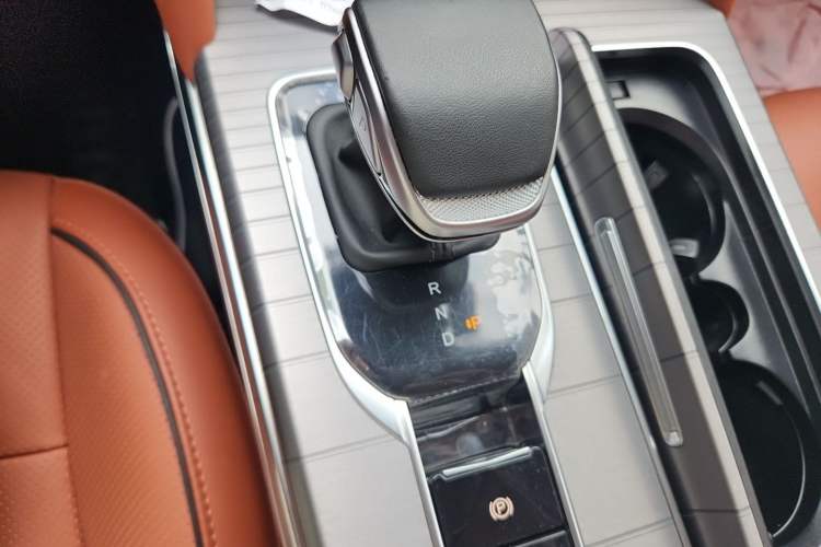 Used Hongqi HS7 PHEV 2024 2.0T PHEV Two-Wheel Drive Flagship Edition 6 Seats Gear Lever