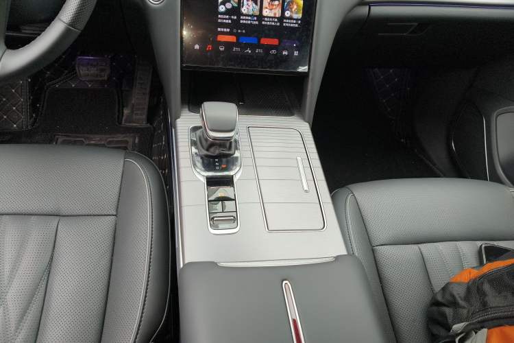 Used Hongqi HS7 PHEV 2024 2.0T PHEV Four-Wheel Drive Flagship Edition 6 Seats Gear Lever