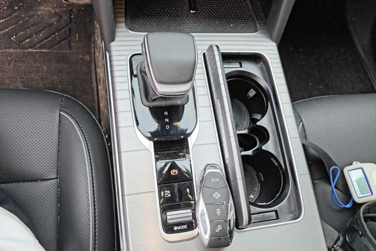 Used Hongqi HS7 PHEV 2024 2.0T PHEV Four-Wheel Drive Flagship Edition 6 Seats Gear Lever