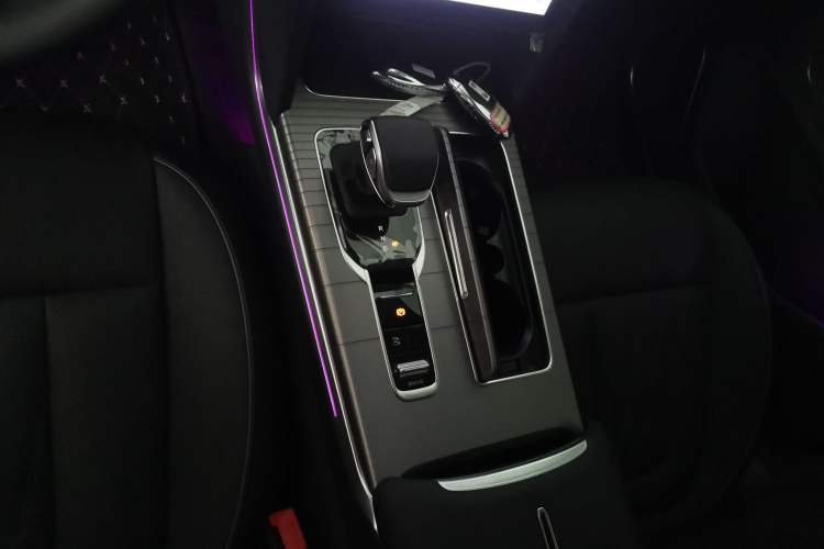 Used Hongqi HS7 PHEV 2024 2.0T PHEV Four-Wheel Drive Flagship Edition 7 Seats Gear Lever