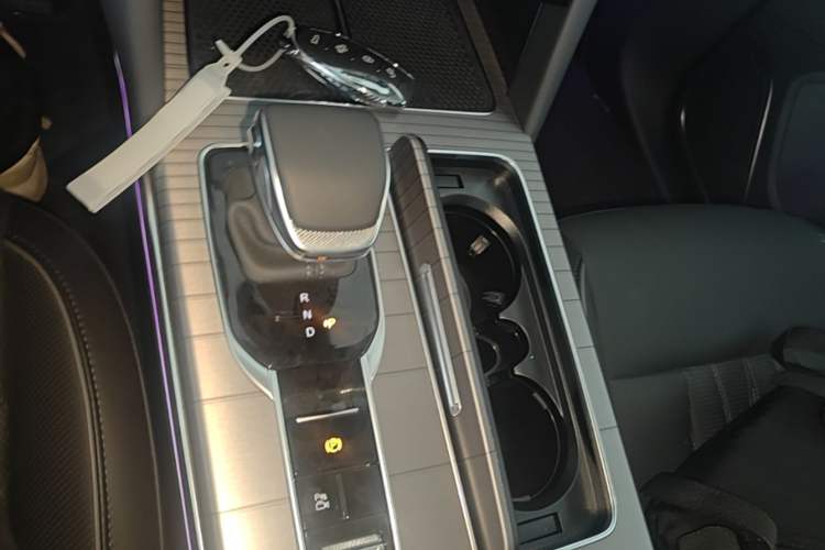 Used Hongqi HS7 PHEV 2024 2.0T PHEV Four-Wheel Drive Flagship Edition 6 Seats Gear Lever