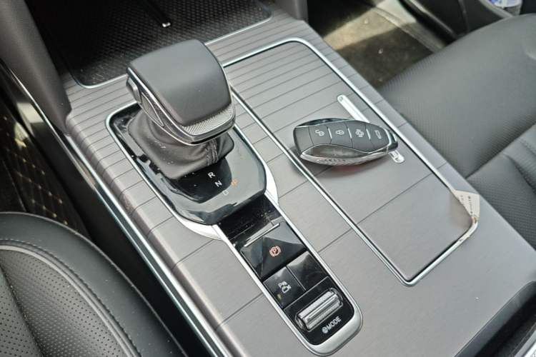 Used Hongqi HS7 PHEV 2024 2.0T PHEV Four-Wheel Drive Flagship Edition 7 Seats Gear Lever