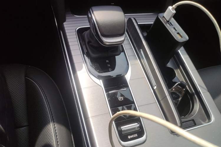 Used Hongqi HS7 PHEV 2024 2.0T PHEV Four-Wheel Drive Flagship Edition 6 Seats Gear Lever