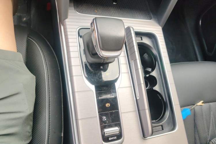 Used Hongqi HS7 PHEV 2024 2.0T PHEV Four-Wheel Drive Flagship Edition 6 Seats Gear Lever