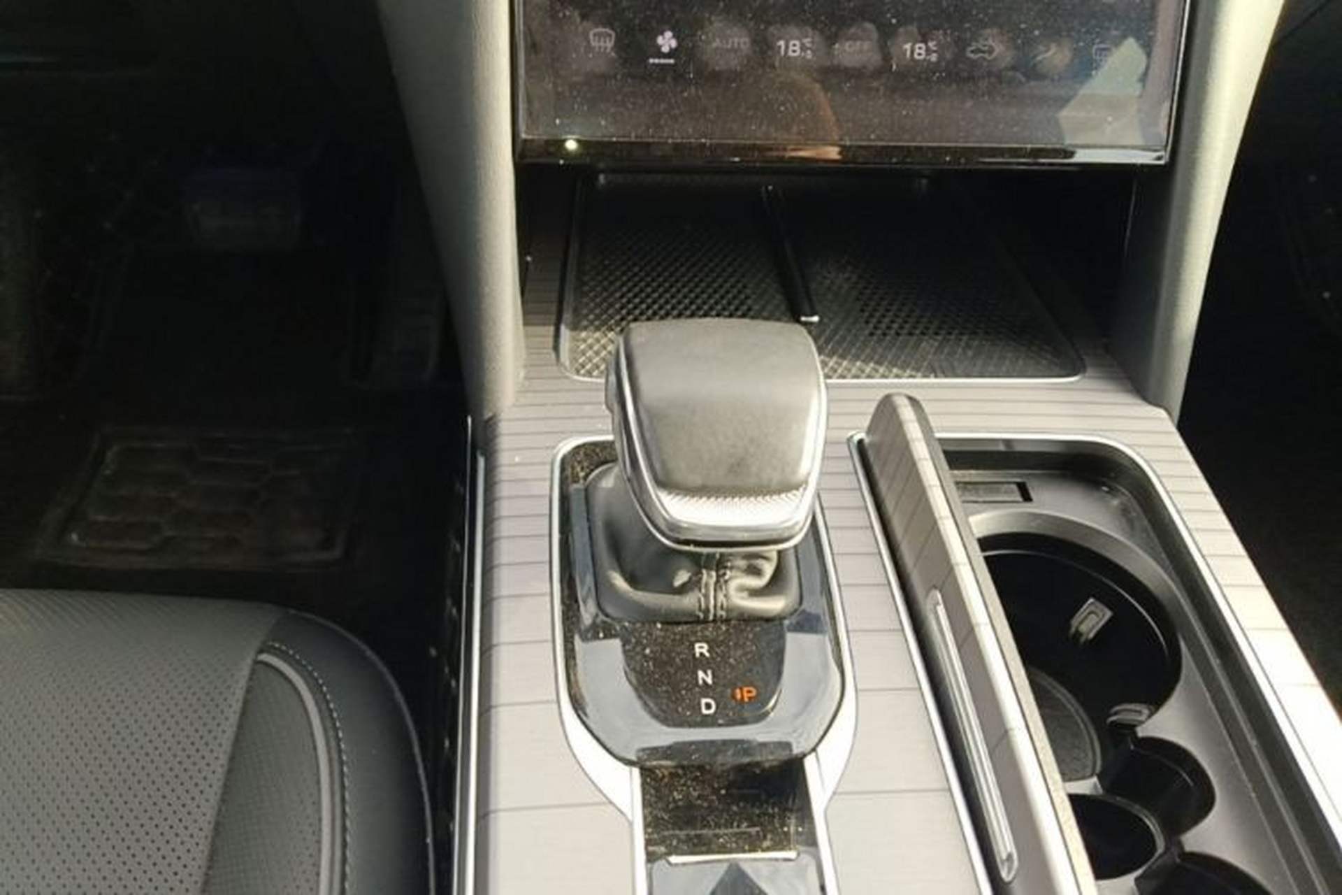 Used Hongqi HS7 PHEV 2024 2.0T PHEV Four-Wheel Drive Flagship Edition 6 Seats Gear Lever