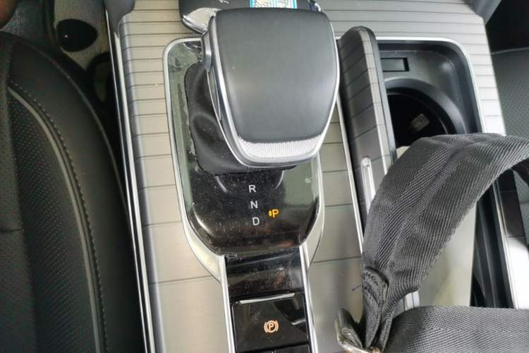 Used Hongqi HS7 PHEV 2024 2.0T PHEV Four-Wheel Drive Flagship Edition 6 Seats Gear Lever