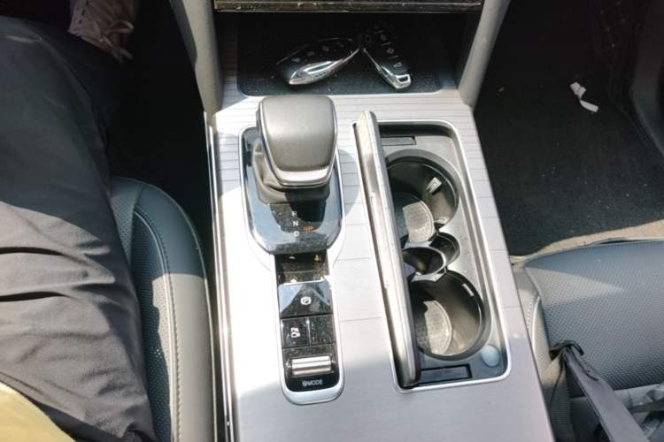 Used Hongqi HS7 PHEV 2024 2.0T PHEV Four-Wheel Drive Flagship Edition 6 Seats Gear Lever