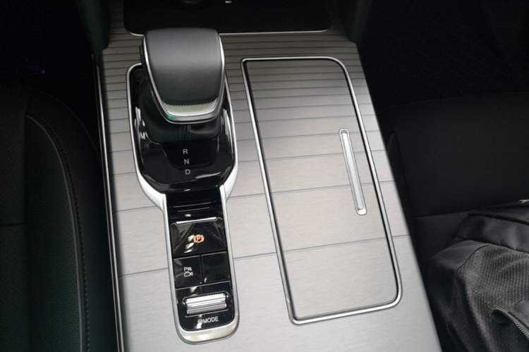 Used Hongqi HS7 PHEV 2024 2.0T PHEV Four-Wheel Drive Flagship Edition 6 Seats Gear Lever