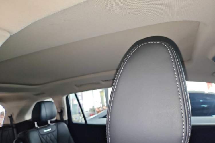 Used Hongqi HS7 PHEV 2024 2.0T PHEV Four-Wheel Drive Flagship Edition 6 Seats Headliner